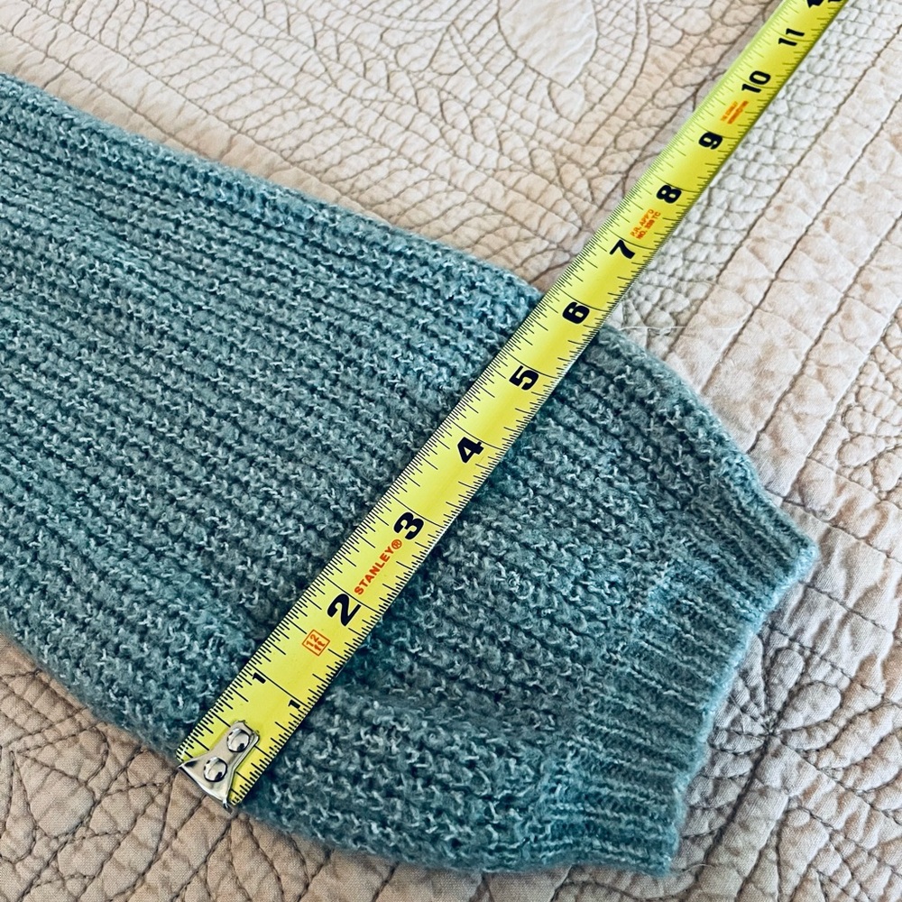 Cropped Sweater - Picture 9 of 9